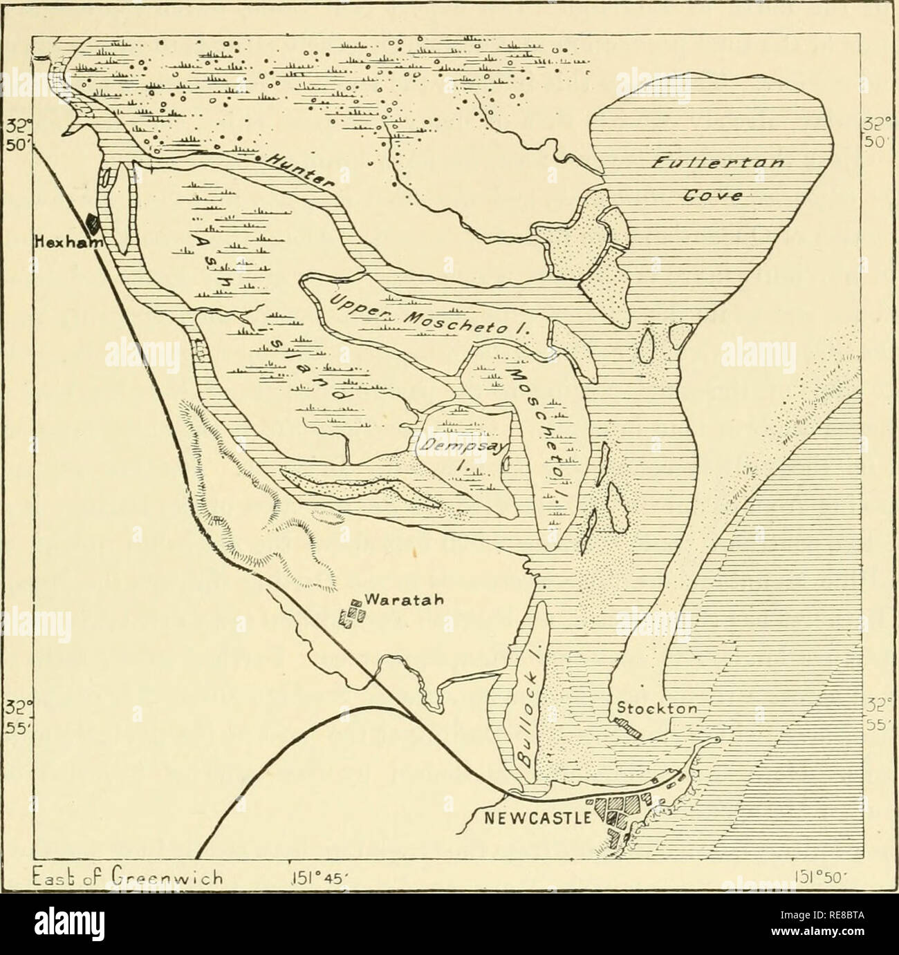 . Die Erde und ihre Bewohner... Geographie. NEW SOUTH WALES. 411 Sydney ist mit der Bahn mit allen wichtigen Städten und Zentren der Bevölkerung verbunden- lation in der Kolonie und die benachbarten Staaten von Queensland, Victoria und South Australia. Im Mai 1889, war der große Stahl Brücke über den Hawkesbury River zwischen der Hauptstadt und Newcastle geöffnet. Diese Brücke, die hat sieben Spannweiten von Abb. 177. - Newcastle. Maßstab 1:125.000. Tiefen. Otol 6 Fuß. 16 bis 64 Fuß. 64 Fuß und nach oben. 2 Meilen. 500 Fuß jeder, rundet die Küste, die ununterbrochene Kommunikation zwischen New South & Stockfoto