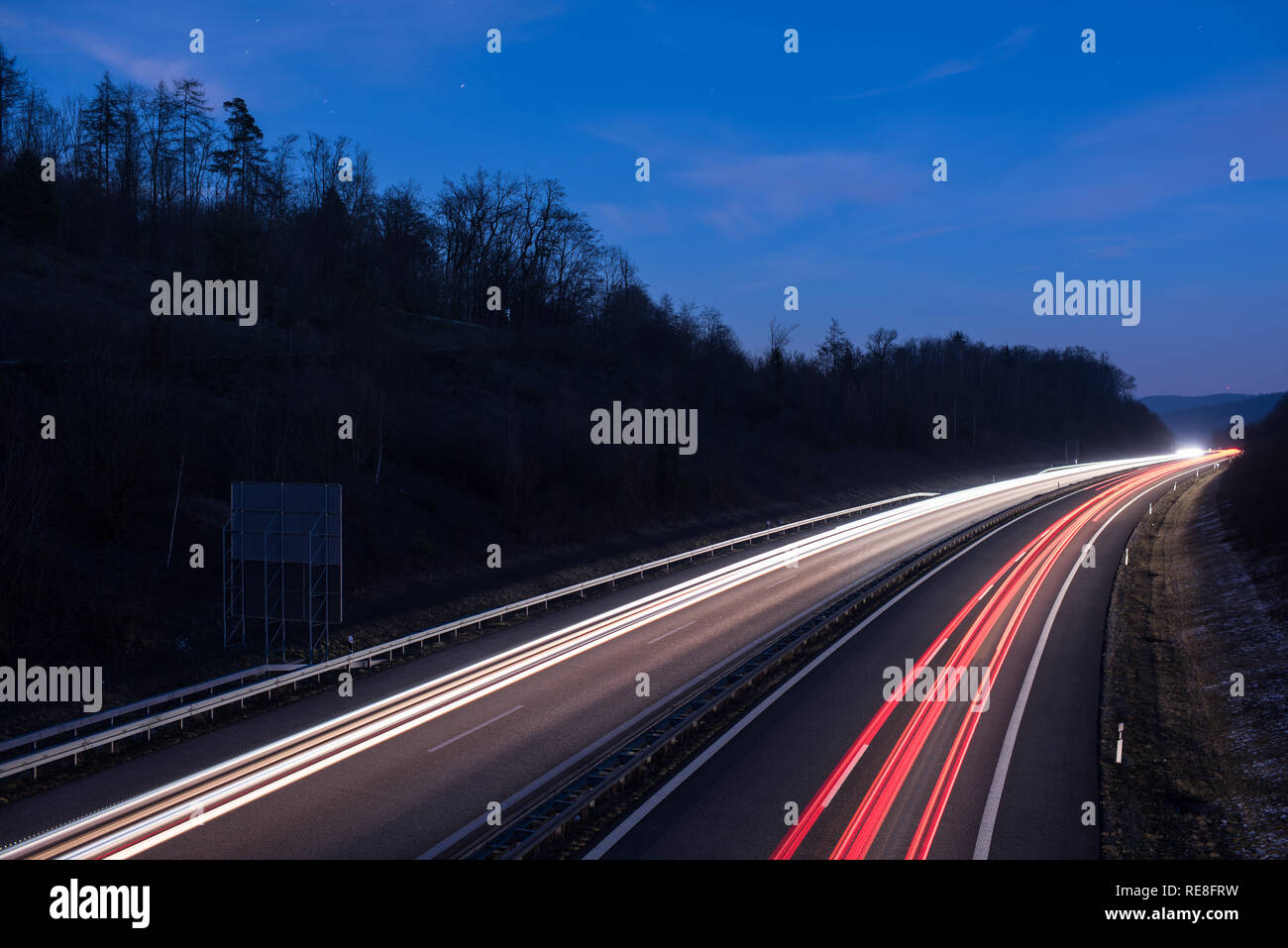 Deutschland Autobahn bei Nacht Stockfoto