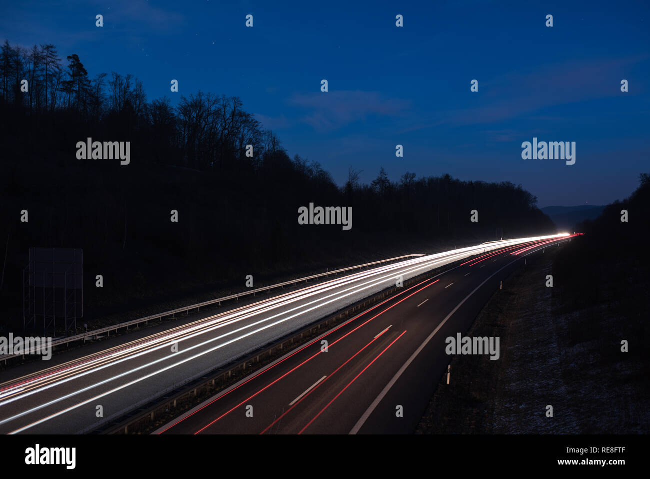 Deutschland Autobahn bei Nacht Stockfoto