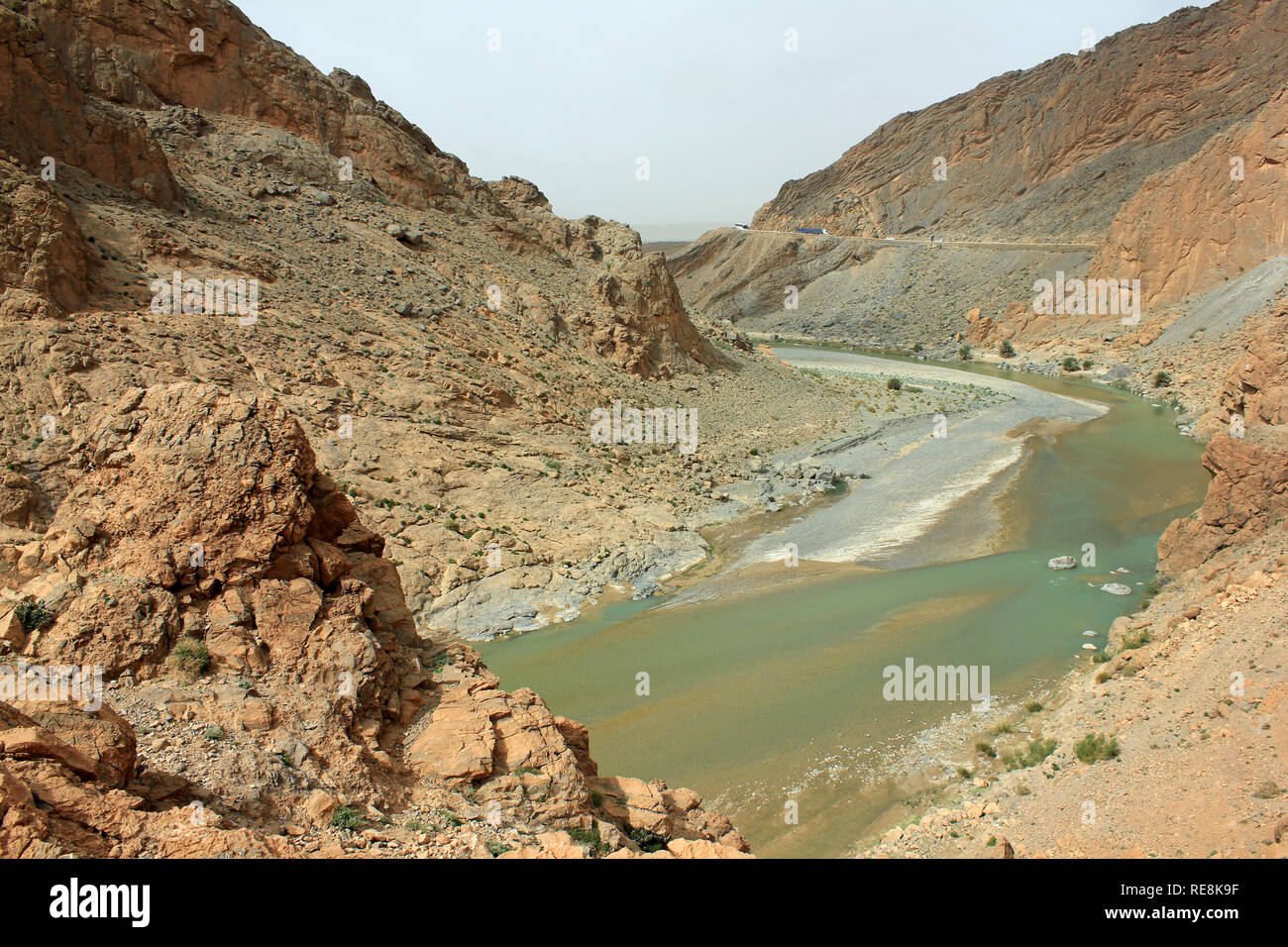 Ziz Schlucht mit Fluss, Marokko Stockfoto