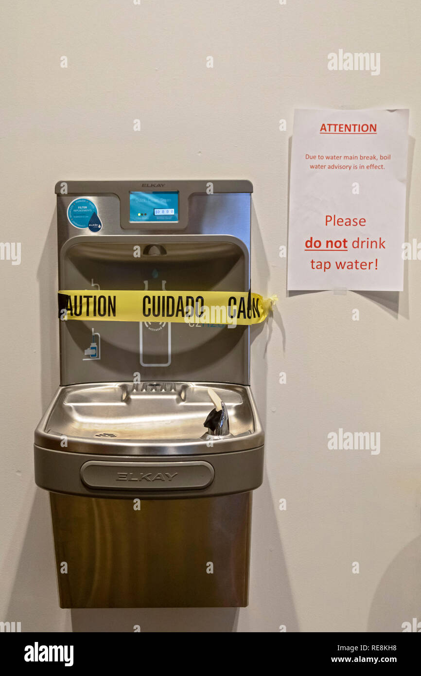 Detroit, Michigan - Stadt Beamte drängten die Bewohner nicht Leitungswasser zu trinken, nachdem Sie eine Pause in einem 42-Zoll Wasser im Dienst der Innenstadt. Stockfoto