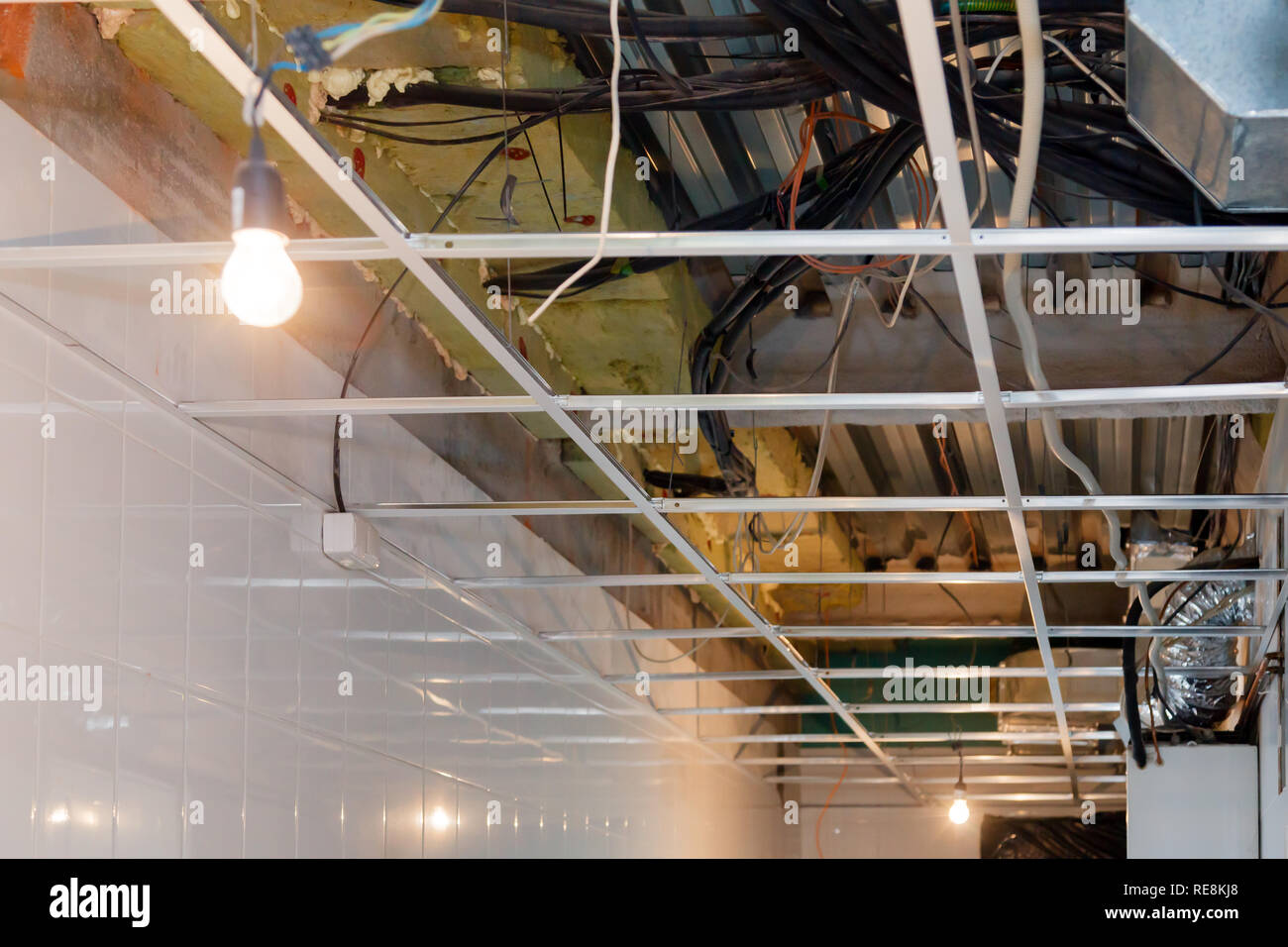 Abgehängte Decke Stockfotos & Abgehängte Decke Bilder - Alamy