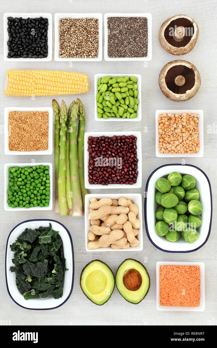 Gesunde pflanze Eiweiß essen mit Hülsenfrüchte, Gemüse, Samen und Nüsse.  Super Lebensmittel, die einen hohen Gehalt an Ballaststoffen, Vitaminen und  Antioxidantien Stockfotografie - Alamy