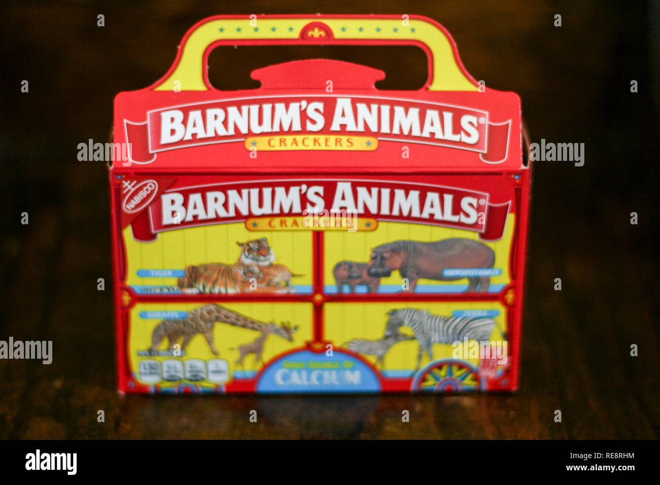 Originalverpackung von barnum's Animal Cracker mit Zirkus Tiere hinter Gittern. Stockfoto