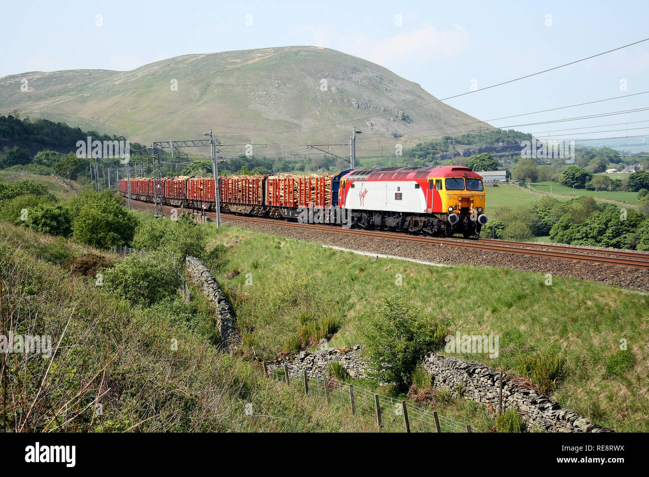 57311 in Jungfrau livery Köpfe durch die Lune Schlucht mit der Carlisle zu Fürstenberg Zug anmelden. Stockfoto