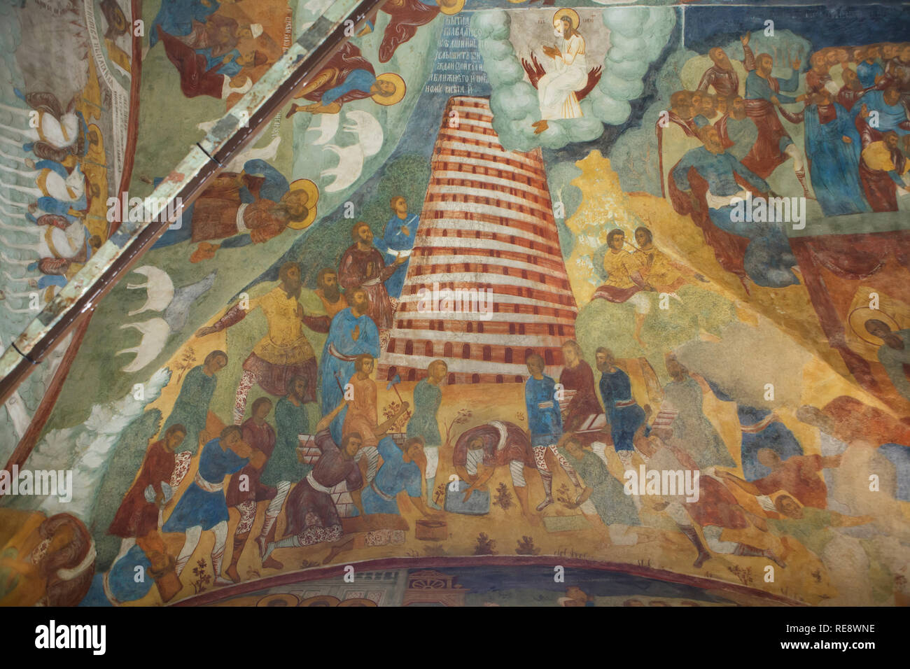 Turm zu Babel in das Fresko von Russische Ikone Maler Gury Nikitin und Sila Savin (1680) im Westen Galerie (papert) der Kirche von dem Propheten Elia in Jaroslawl, Russland dargestellt. Stockfoto