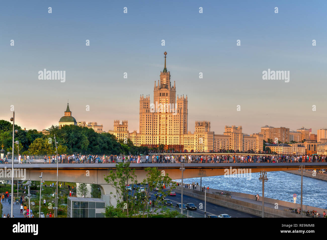 Moskau, Russland - 23.Juni, 2018: kotelnicheskaya Damm Gebäude, ein Apartment Gebäude. Einer von sieben stalinistischen Wolkenkratzer, auch genannt die Sieben S Stockfoto