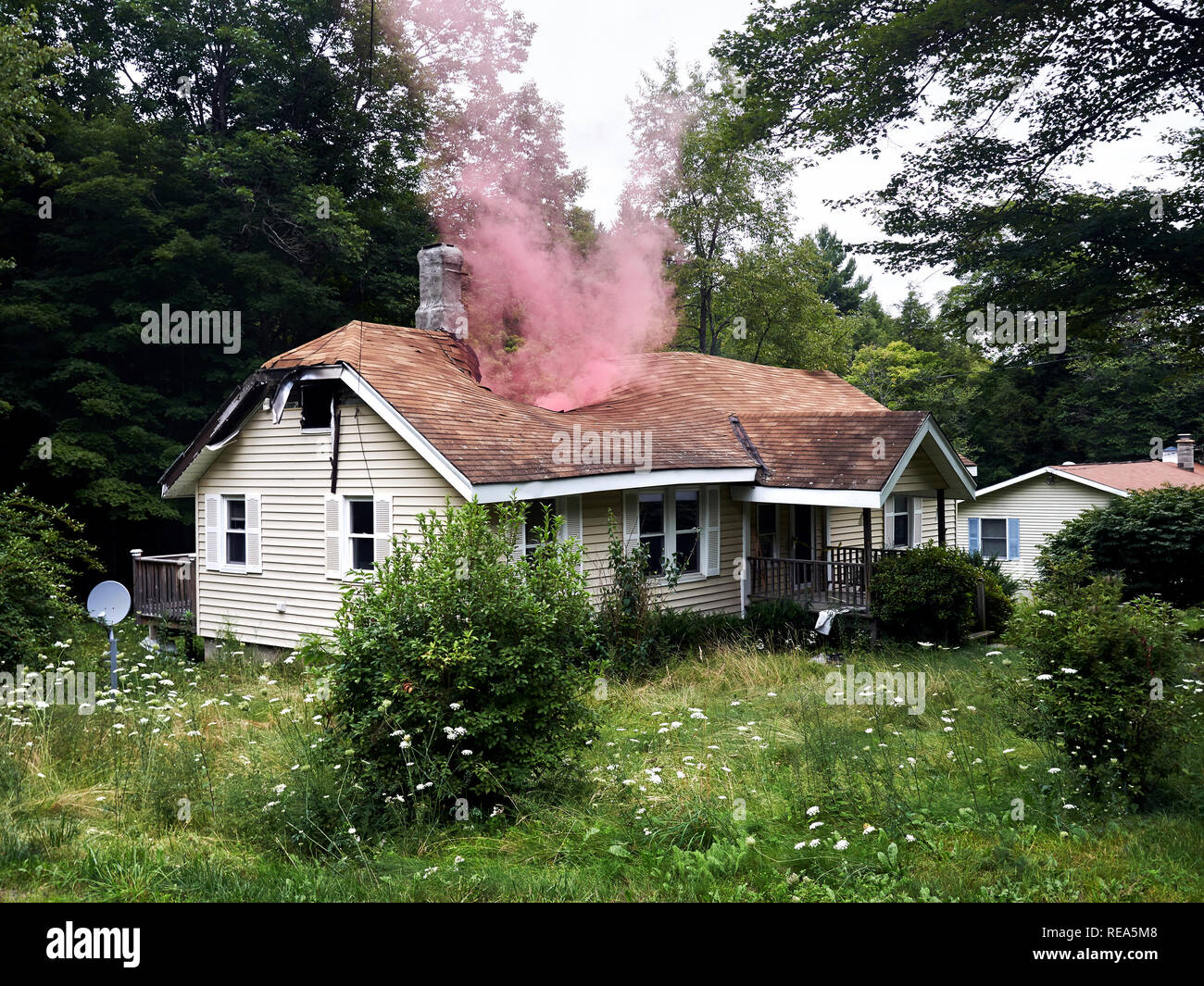 Verlassenes Haus in Western Massachusetts mit Rauch Stockfoto