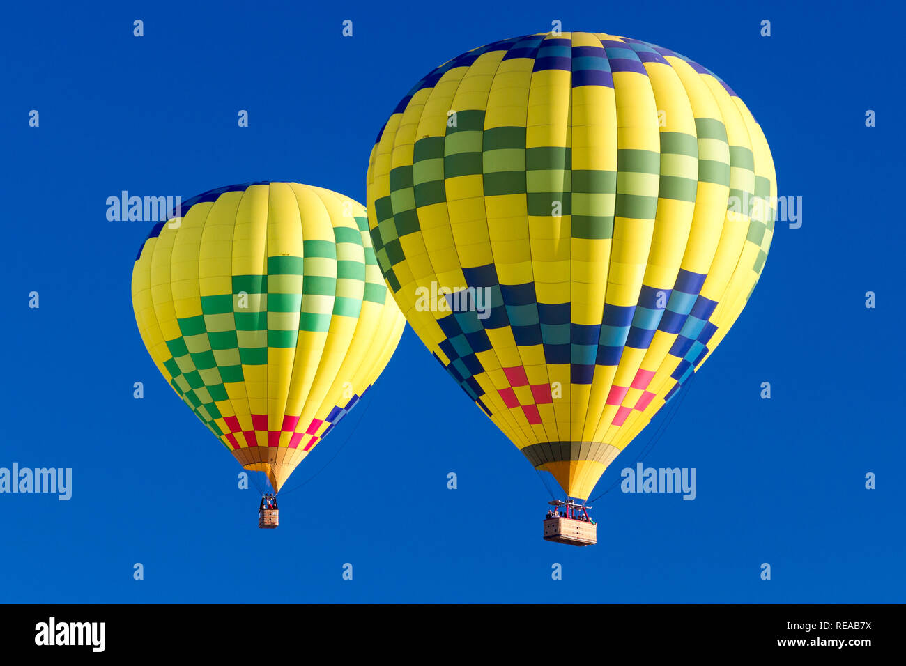 Zwei Gruppen von Ballonfahren Sportbegeisterten eine kristallklare Flug. Sonoma County, Kalifornien, USA Stockfoto