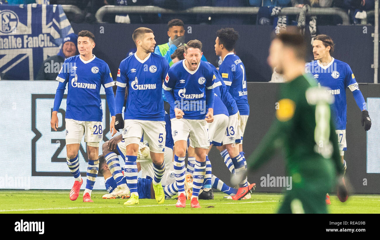 Gelsenkirchen, Deutschland 20 Januar 2019 Fußball: Schalke 04 v VFL Wolfsburg L+R #28 Alessandro Schopf (Schalke 04) en Matija Nastasic (Schalke 04) en-Zeichen Uth (Schalke 04) Stockfoto