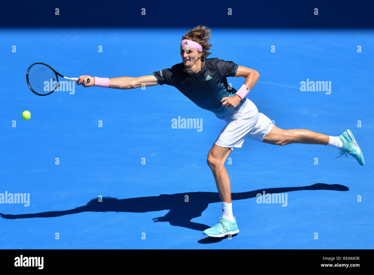 Melbourne, Australien. Januar 21, 2019: 4. Saatgut Alexander Zverev von Deutschland in Aktion in der vierten Runde gegen 16 Samen Milos Raonic von Kanada an Tag 8 der Australian Open 2019 Grand Slam Tennis Turnier in Melbourne, Australien. Raonic gewonnen 61 61 76. Sydney Low/Cal Sport Media Credit: Cal Sport Media/Alamy leben Nachrichten Stockfoto