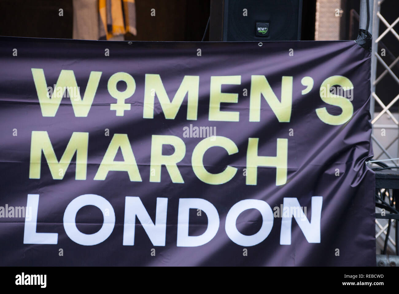 London, Großbritannien. 19. Januar, 2019. Tausende von Frauen sorgen das Brot & Rosen Kundgebung gegen Sparmaßnahmen in Trafalgar Square von Frauen März organisiert. Stockfoto