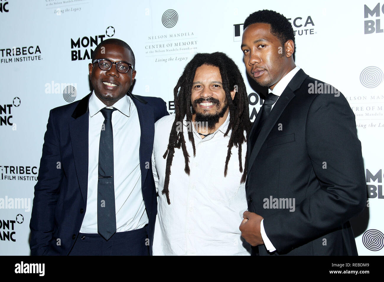 New York Ny 19 April Sudafrikanische Prasident Nelson Mandelas Enkel Kweku Mandela L Und Ndaba Mandela