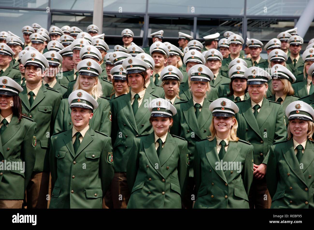 Vereidigung von 1100 neue Polizisten in der Köln Arena Stadion, Köln, Nordrhein-Westfalen Stockfoto