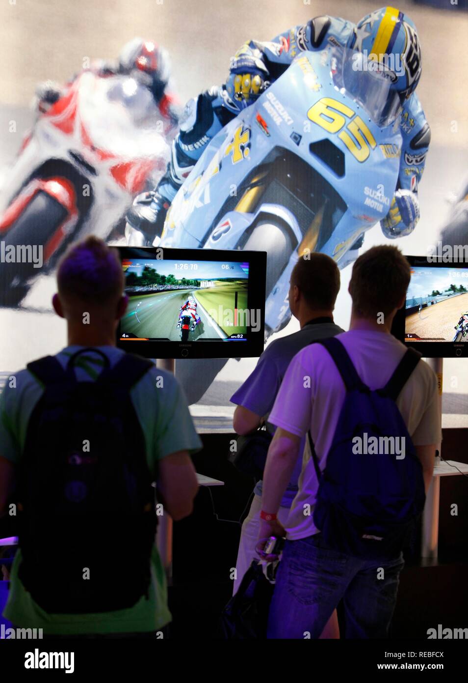 Motorrad Racing Simulator, Car Racing Games, Rennspiele im Vergnügungsviertel der Gamescom, der weltweit größten Messe Stockfoto