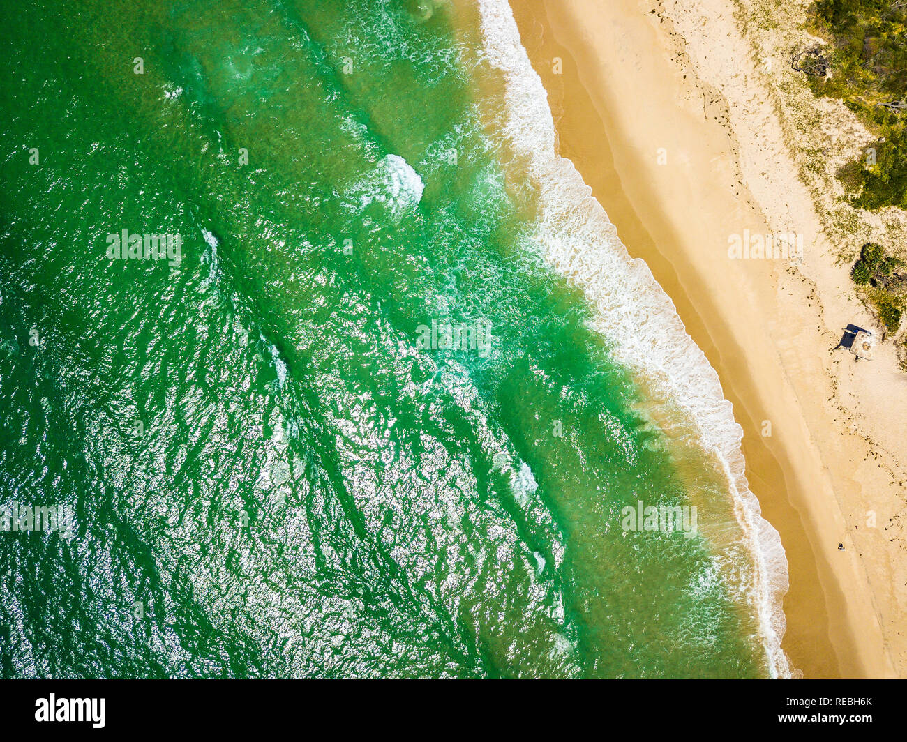 Blick auf den Strand an der nördlichen Spitze von Bribie Island in Queensland, Australien Stockfoto