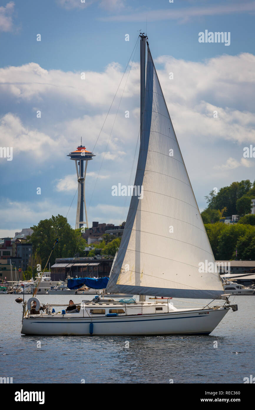 Segelboot auf Seattle's Lake Union Stockfoto