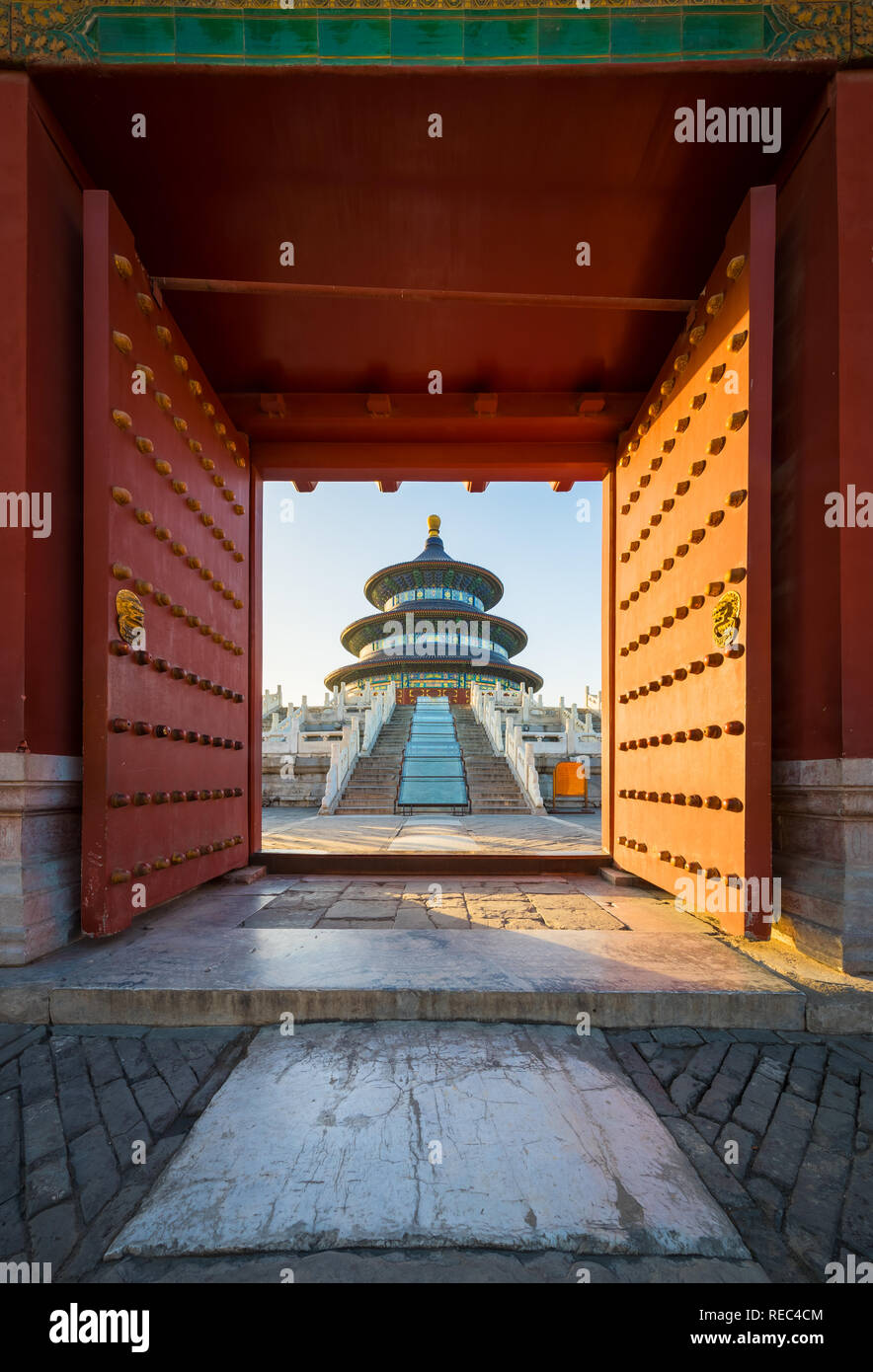 Der Tempel des Himmels (Chinesisch: 天壇) ist eine imperiale Komplex von religiösen Gebäuden im südöstlichen Teil des Pekinger Zentrum entfernt. Der Komplex wurde Stockfoto