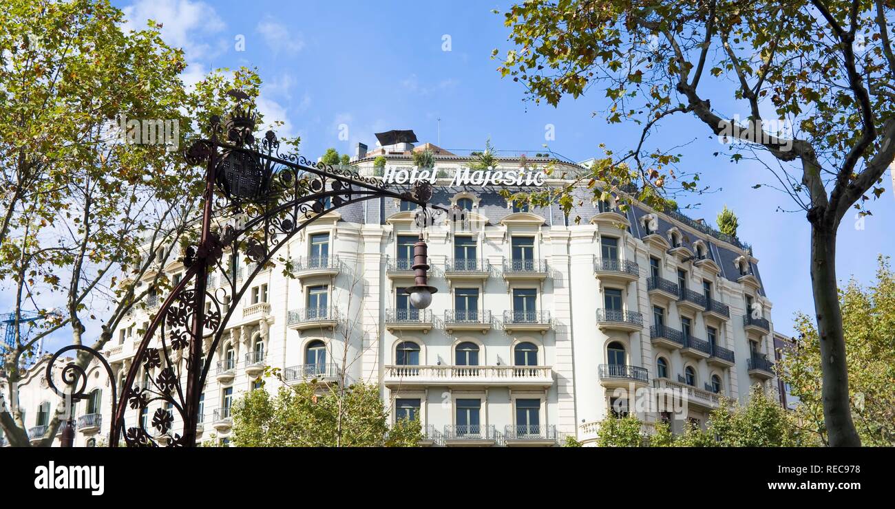 Hotel Majestic, Fassade und Straßenlaterne, Passeig de Gracia, Eixample, Barcelona, Katalonien, Spanien Stockfoto