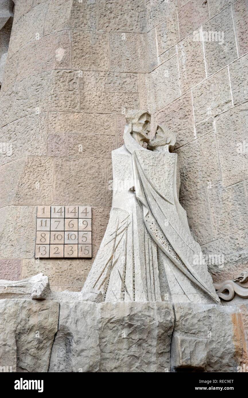 Leidenschaft Fassade mit Skulpturen von Josep Maria Subirachs, La Sagrada Família oder Sühneopfer Tempel der Heiligen Familie Stockfoto