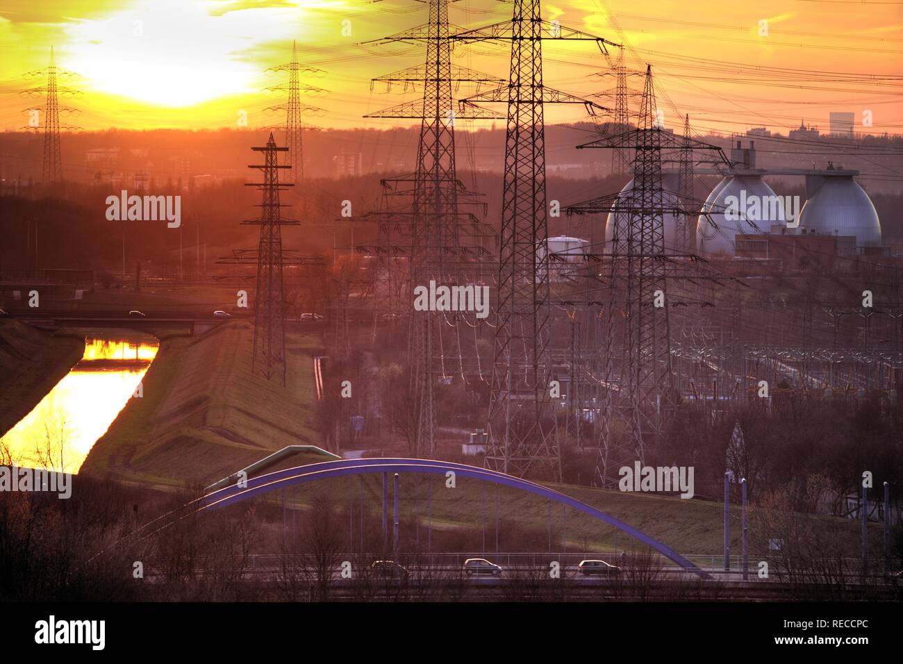 Waste-to-energy-Anlage Essen-Karnap, RWE Power AG, Essen, Emscher Kläranlage Bottrop, Ruhrgebiet, Nordrhein-Westfalen Stockfoto