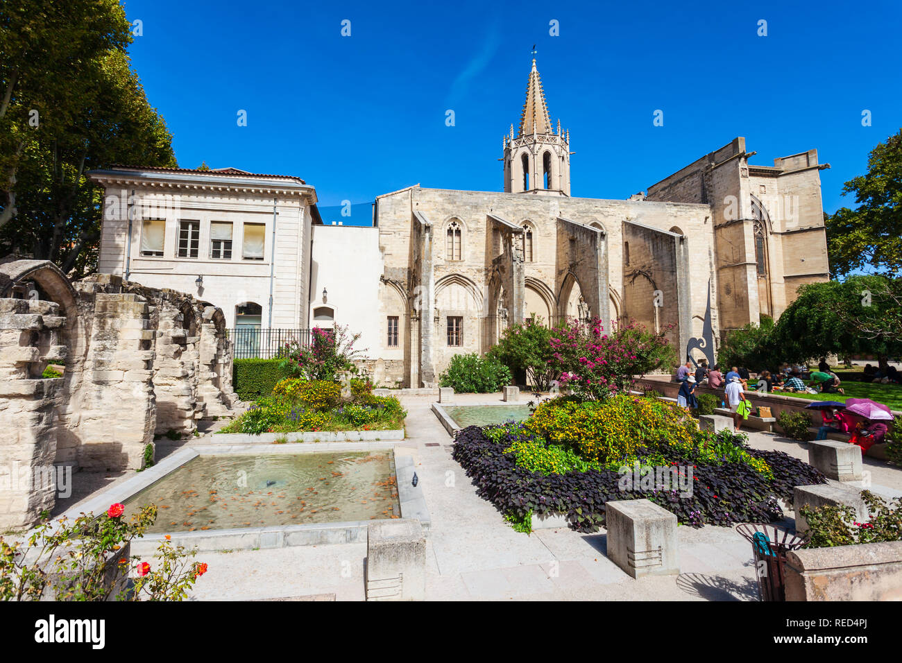 St Martial Tempel und Agricol Perdiguier Square Park in der Nähe der Touristeninformation Stockfoto