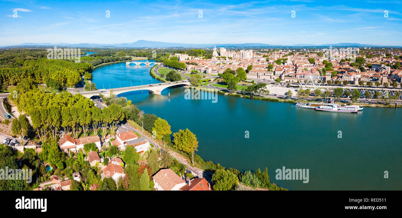 Rhone Antenne Panoramablick in Avignon. Avignon ist eine Stadt auf der Rhone in Südfrankreich. Stockfoto