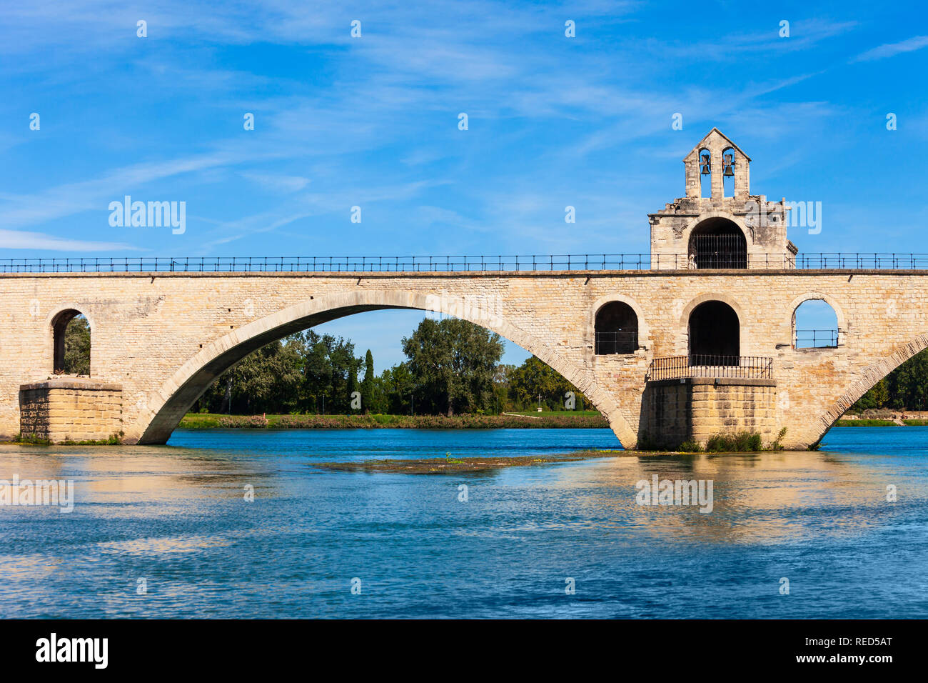 Pont Saint Benezet ist eine berühmte mittelalterliche Brücke in Avignon Stadt im südlichen Frankreich Stockfoto