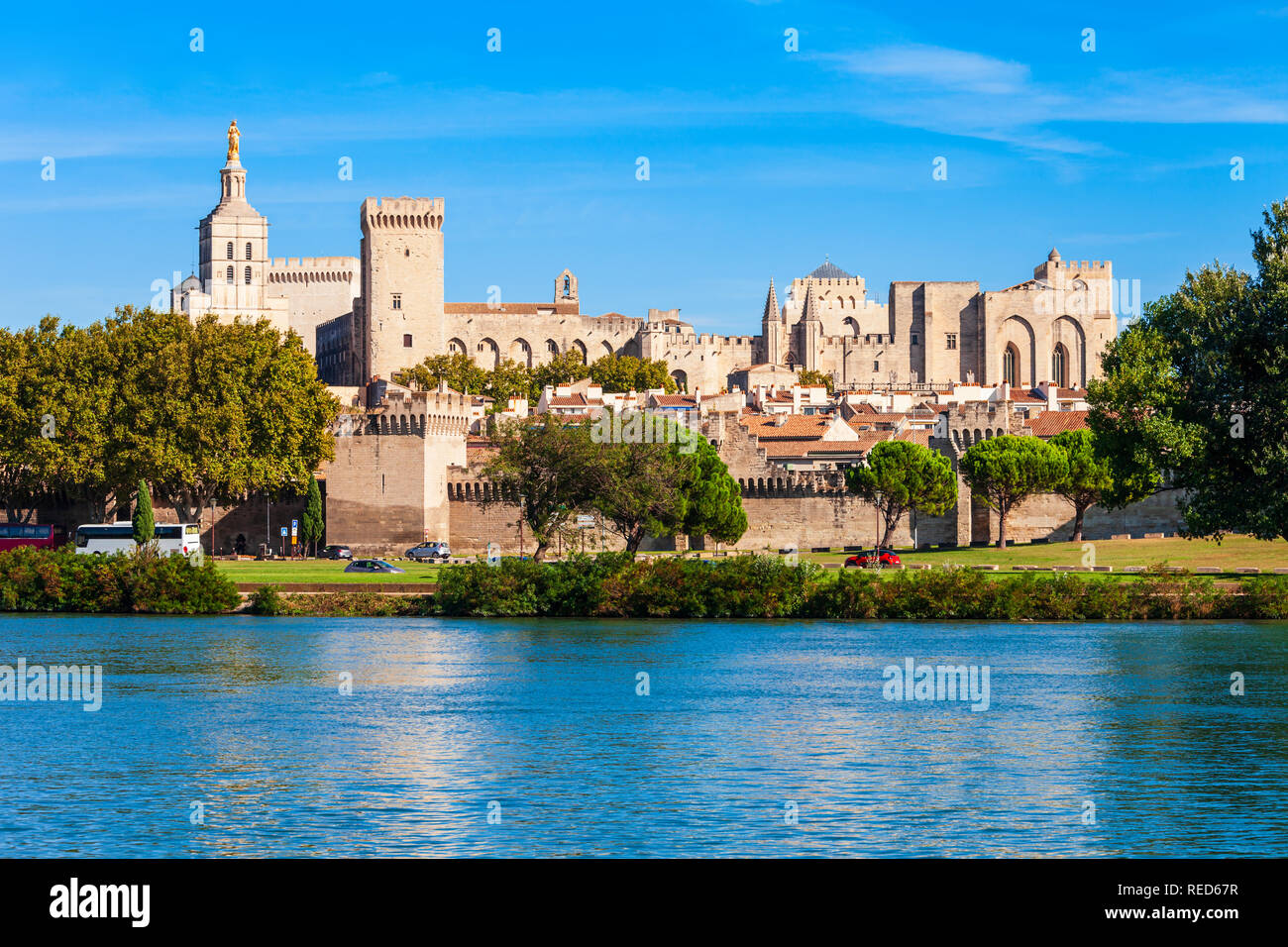 Palast der Päpste oder Palais des Papes, Avignon Kathedrale Antenne Panoramablick in Avignon, Südfrankreich Stockfoto
