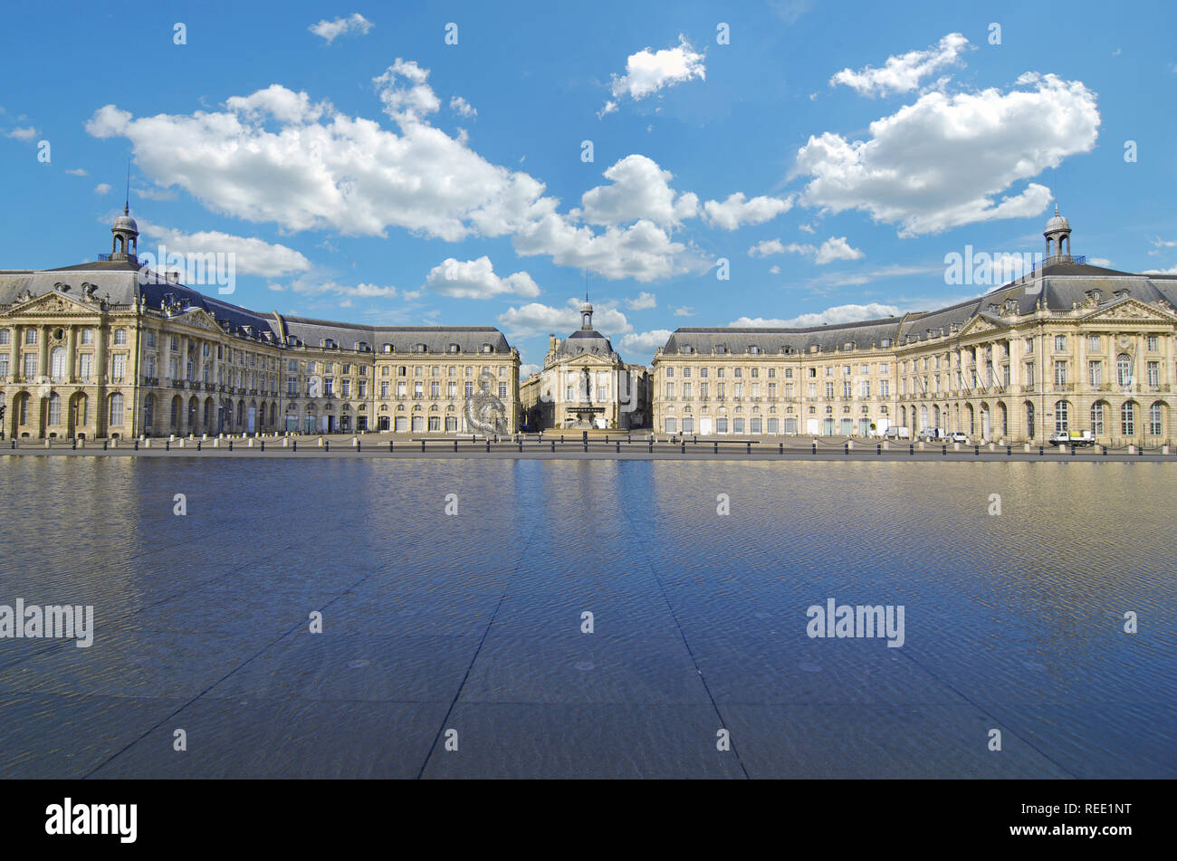 Der Place de la Bourse" in Bordeaux wurde von der königlichen Architekten Jacques Ange Gabriel zwischen 1730 und 1775 entworfen Stockfoto
