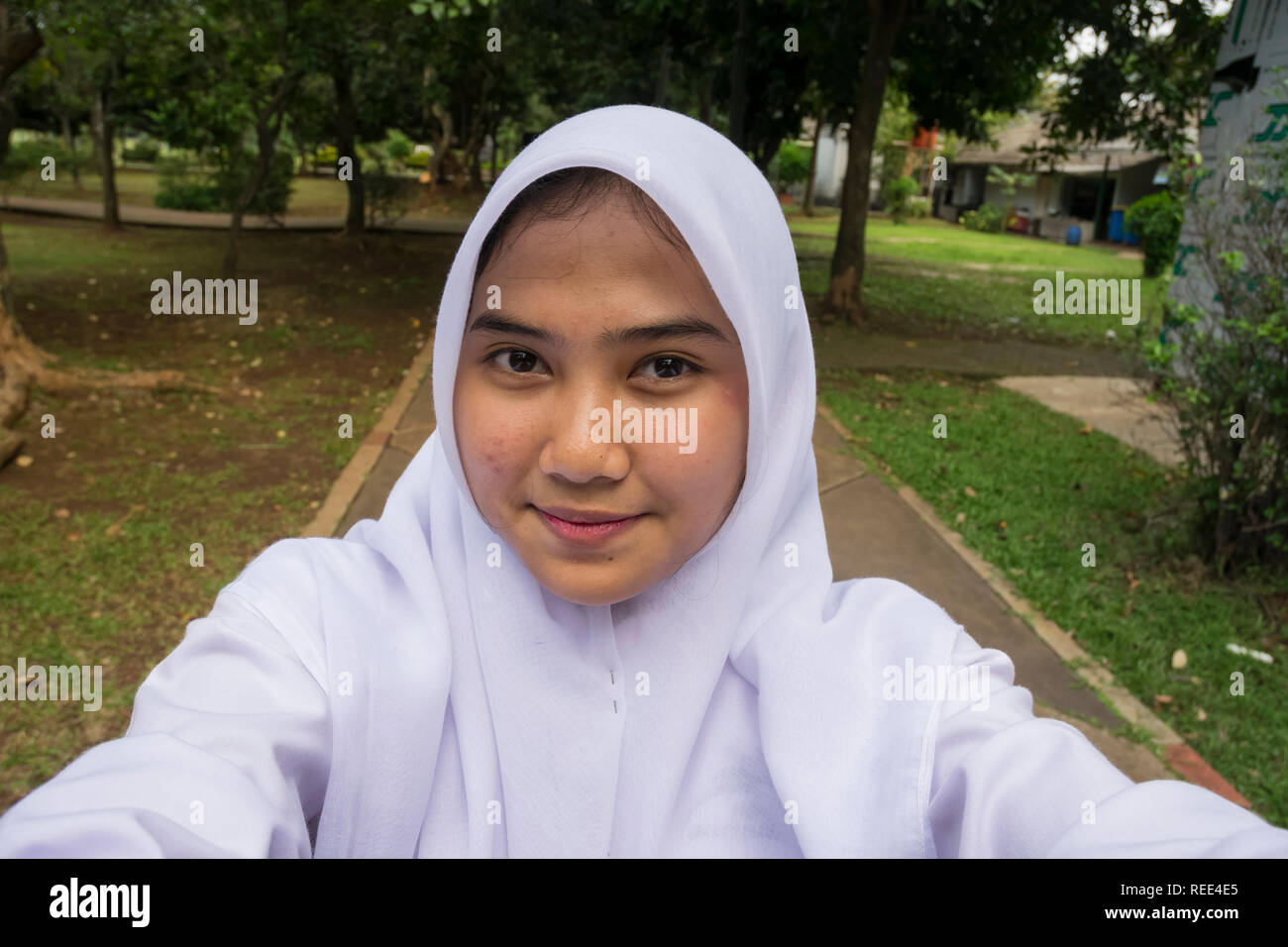 2.10 A, selfie Mädchen lächelnd, IndonesianBook Stockfoto