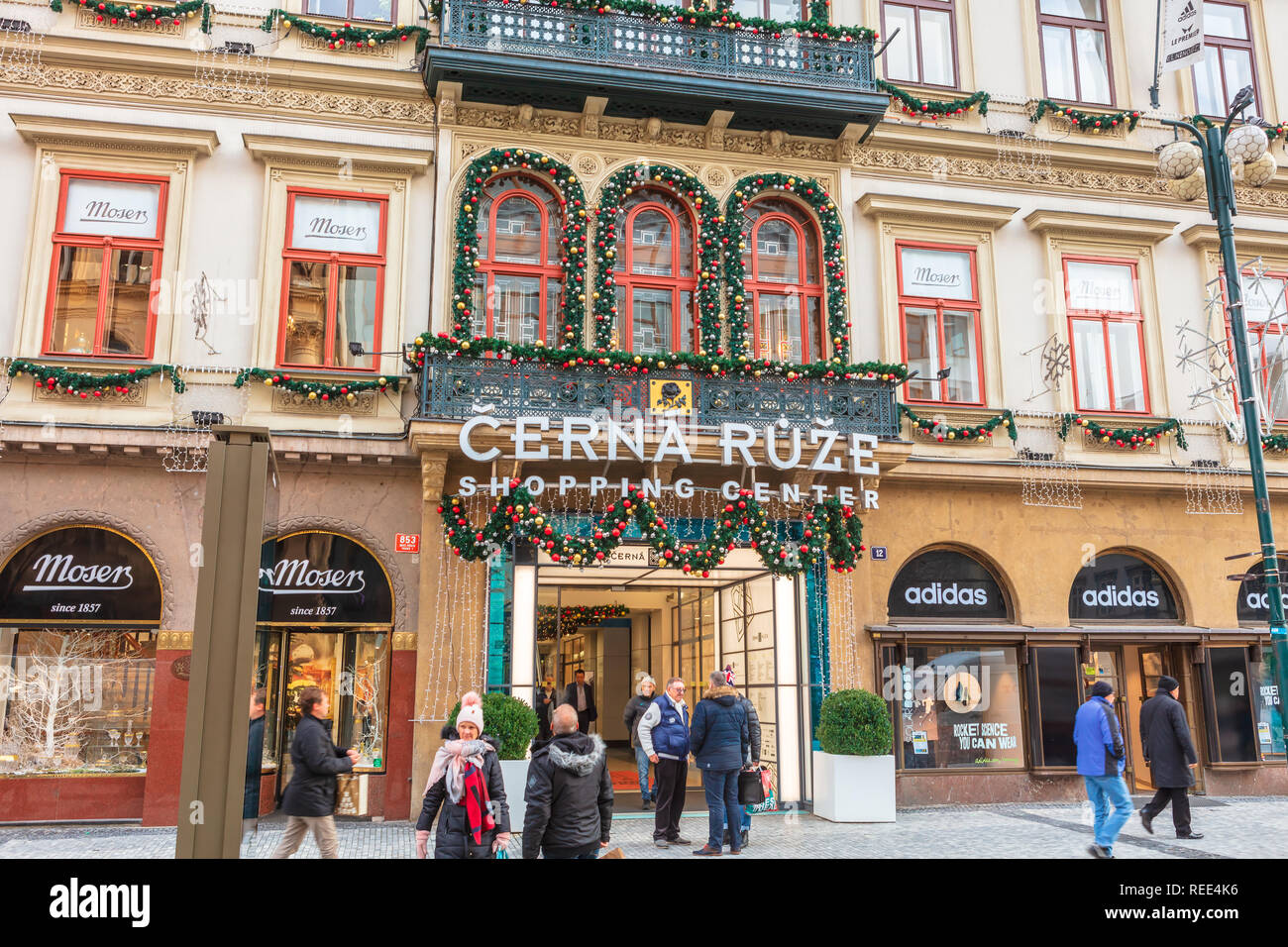 Cerna Ruze Shopping Center eine der schönsten Prags Arkaden im Zentrum der Stadt auf die Na Prikope Straße. Stockfoto