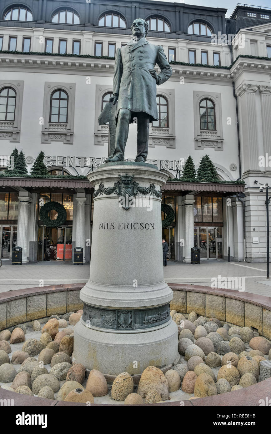 Stockholm, Schweden - 22 November 2018. Denkmal der Schwedische Maschinenbauer Nils Ericson außerhalb Hauptbahnhof von Stockholm. Stockfoto