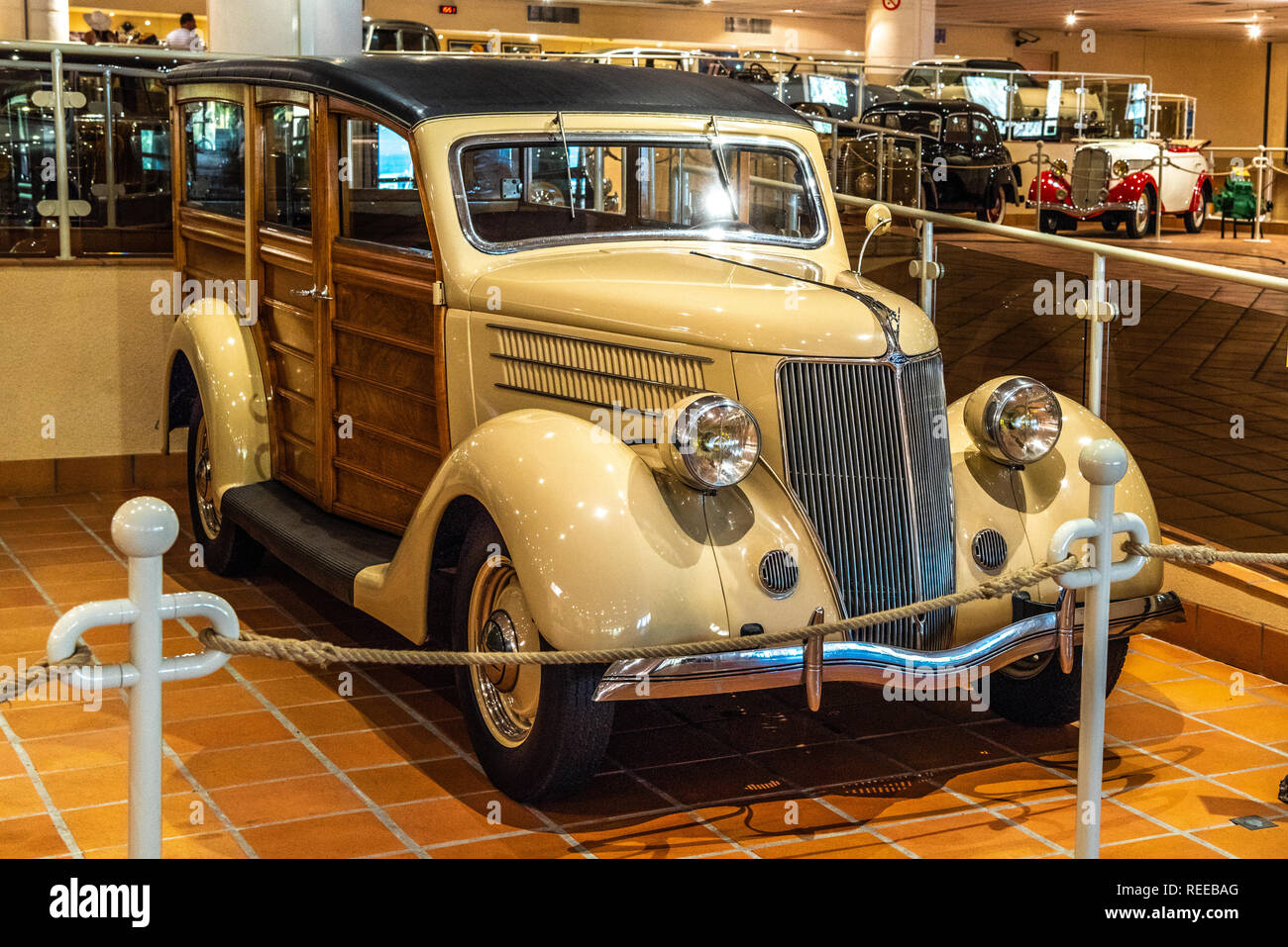 FONTVIEILLE, MONACO - Jun 2017: beige FORD PAUSE DE CHASSE 68 1937 in Monaco Top Cars Collection Museum. Stockfoto