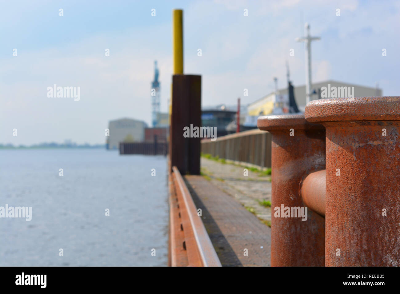 Schiffsbug, Anker, Poller, Hintergrund, Hafenpoller, Tauwerk Stockfoto