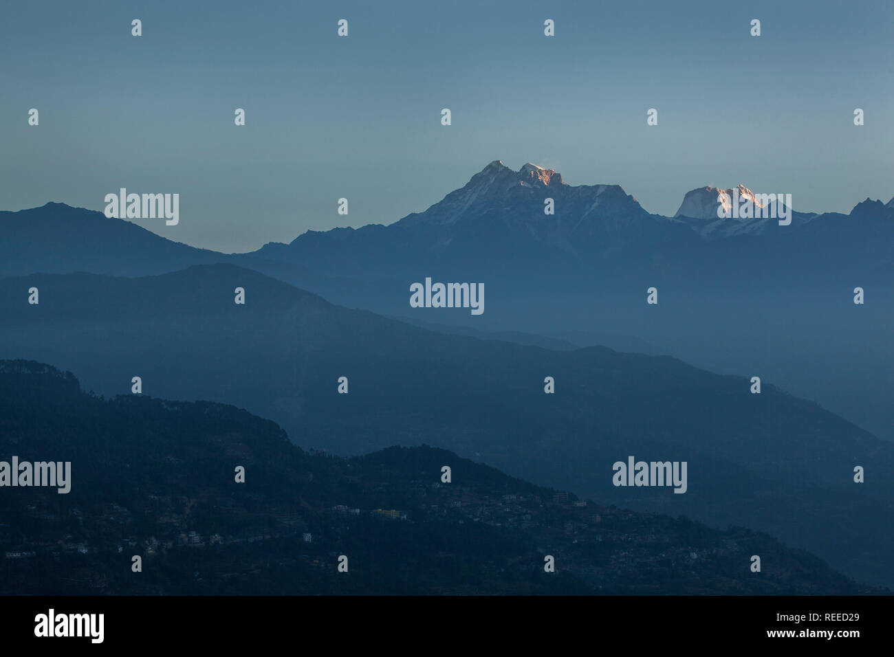 Vor Sonnenaufgang aus Kalinchowk, Charikot, Nepal gesehen. Stockfoto