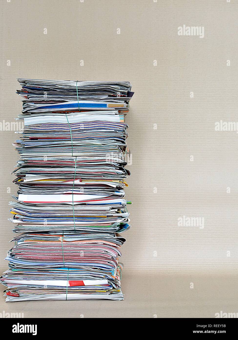 Das Recycling von Altpapier und Zeitschriften Stockfotografie Alamy