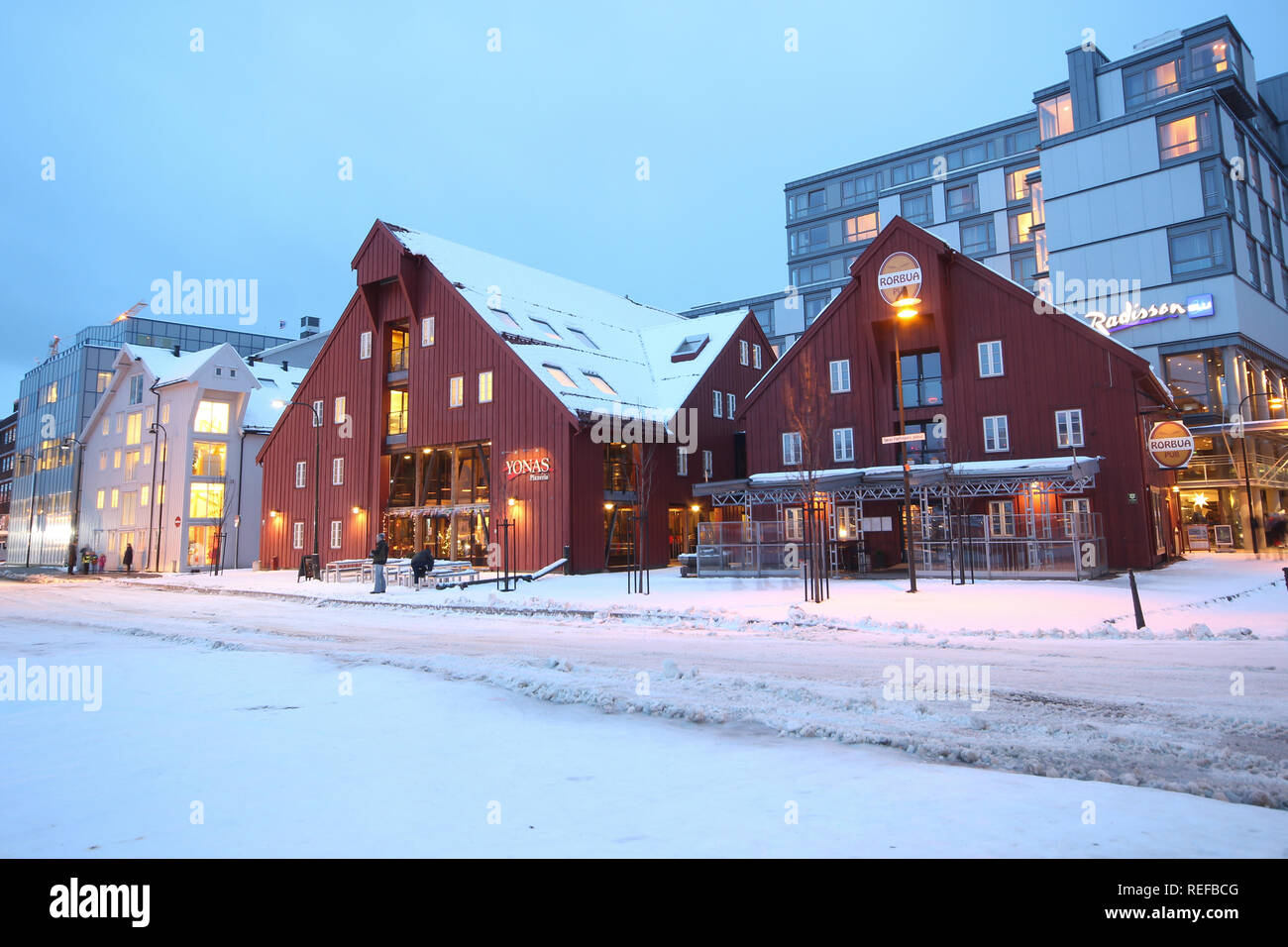 Stadt Tromsø während der Polarnacht im Winter Stockfoto