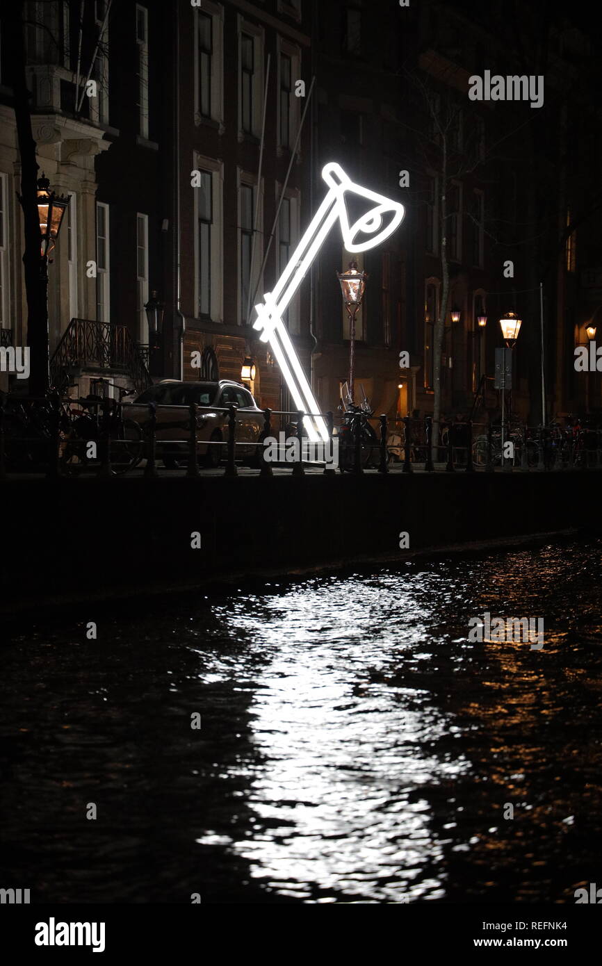 Amsterdam, Niederlande. 15. Januar, 2019. Amsterdam Licht Festival: "Zwei Leuchten" von Jeroen Henneman. Stockfoto
