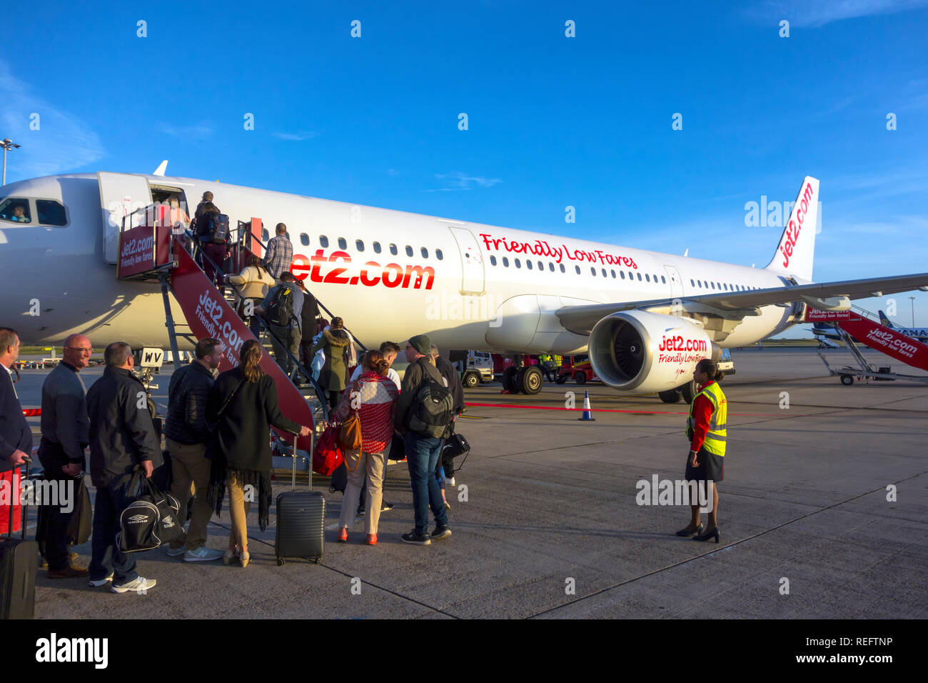 Boarding am frühen Morgen Flug Jet2 Stockfoto