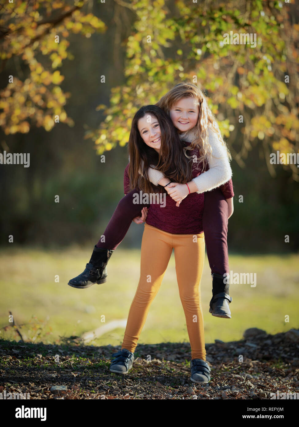 Kleine freundschaft -Fotos und -Bildmaterial in hoher Auflösung – Alamy