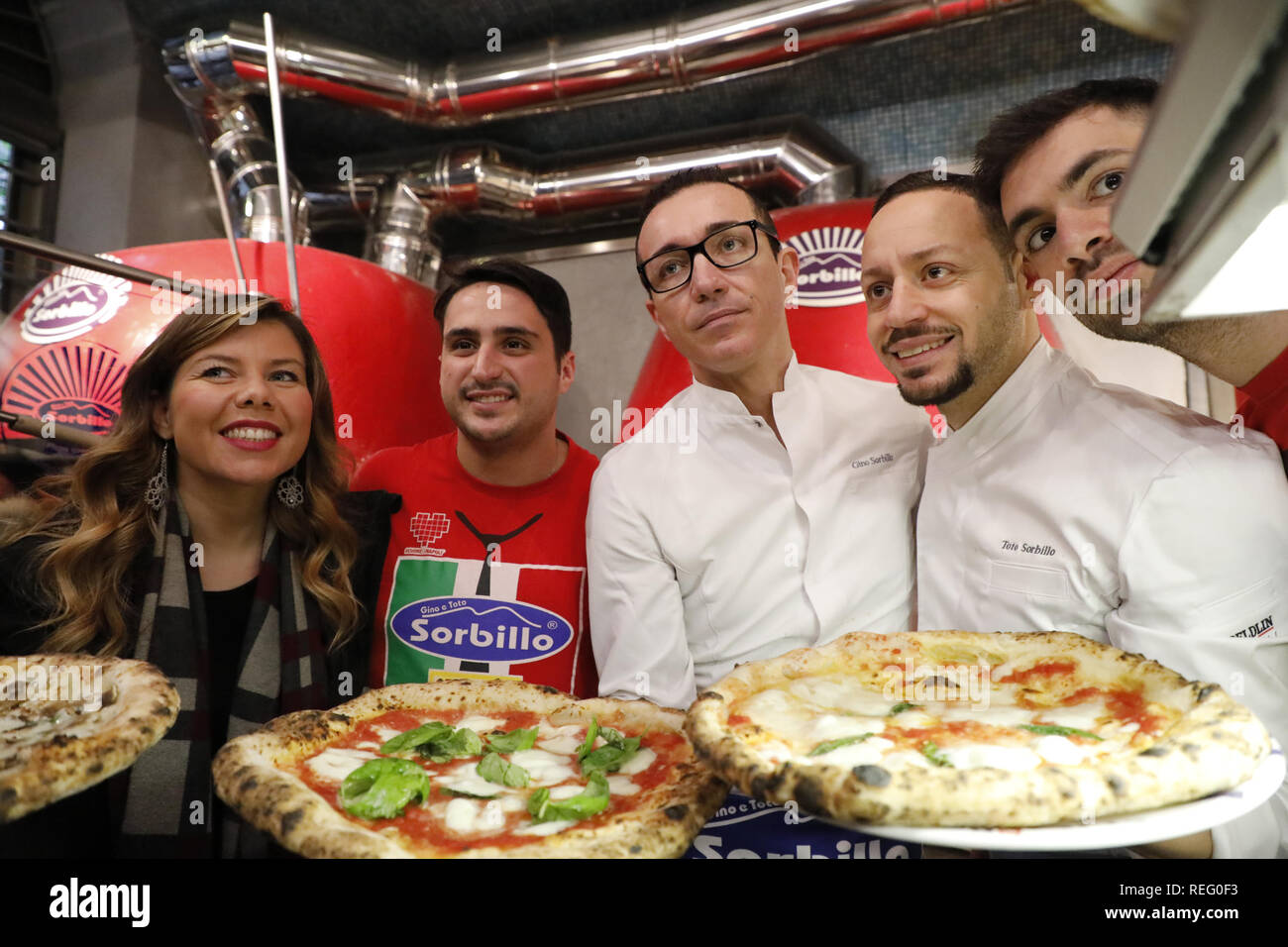 Pizzeria Sorbillo Stockfotos Und Bilder Kaufen Alamy