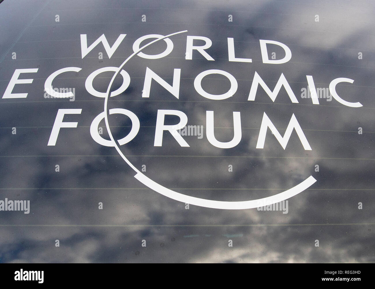 Davos, Schweiz. Jan, 2019 21. Foto auf Jan. 21, 2019 zeigt das Logo des World Economic Forum (WEF) in Davos, Schweiz. Das WEF-Jahrestreffen in Davos am Dienstag treten. Credit: Xu Jinquan/Xinhua/Alamy leben Nachrichten Stockfoto Davos, Schweiz. Jan, 2019 21. Foto auf Jan. 21, 2019 zeigt das Logo des World Economic Forum (WEF) in Davos, Schweiz. Das WEF-Jahrestreffen in Davos am Dienstag treten. Credit: Xu Jinquan/Xinhua/Alamy leben Nachrichten Stockfoto
