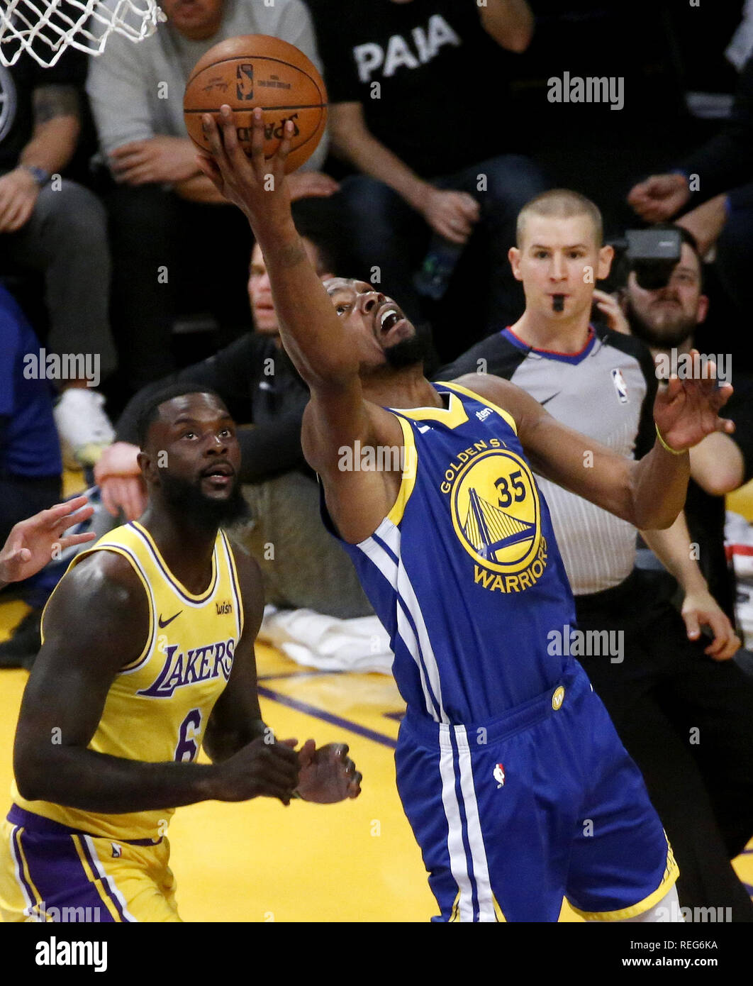 Los Angeles, Kalifornien, USA. Jan, 2019 21. Golden State Warriors' Kevin Durant (35) geht in den Warenkorb während einer NBA Basketball Spiel zwischen den Los Angeles Lakers und Golden State Warriors Montag, Januar 21, 2019, in Los Angeles. Credit: Ringo Chiu/ZUMA Draht/Alamy leben Nachrichten Stockfoto