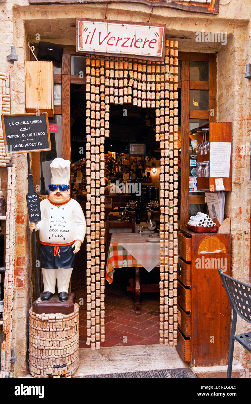 Eingangsbereich in Montefalco, Umbrien, Italien zu Shop Stockfoto
