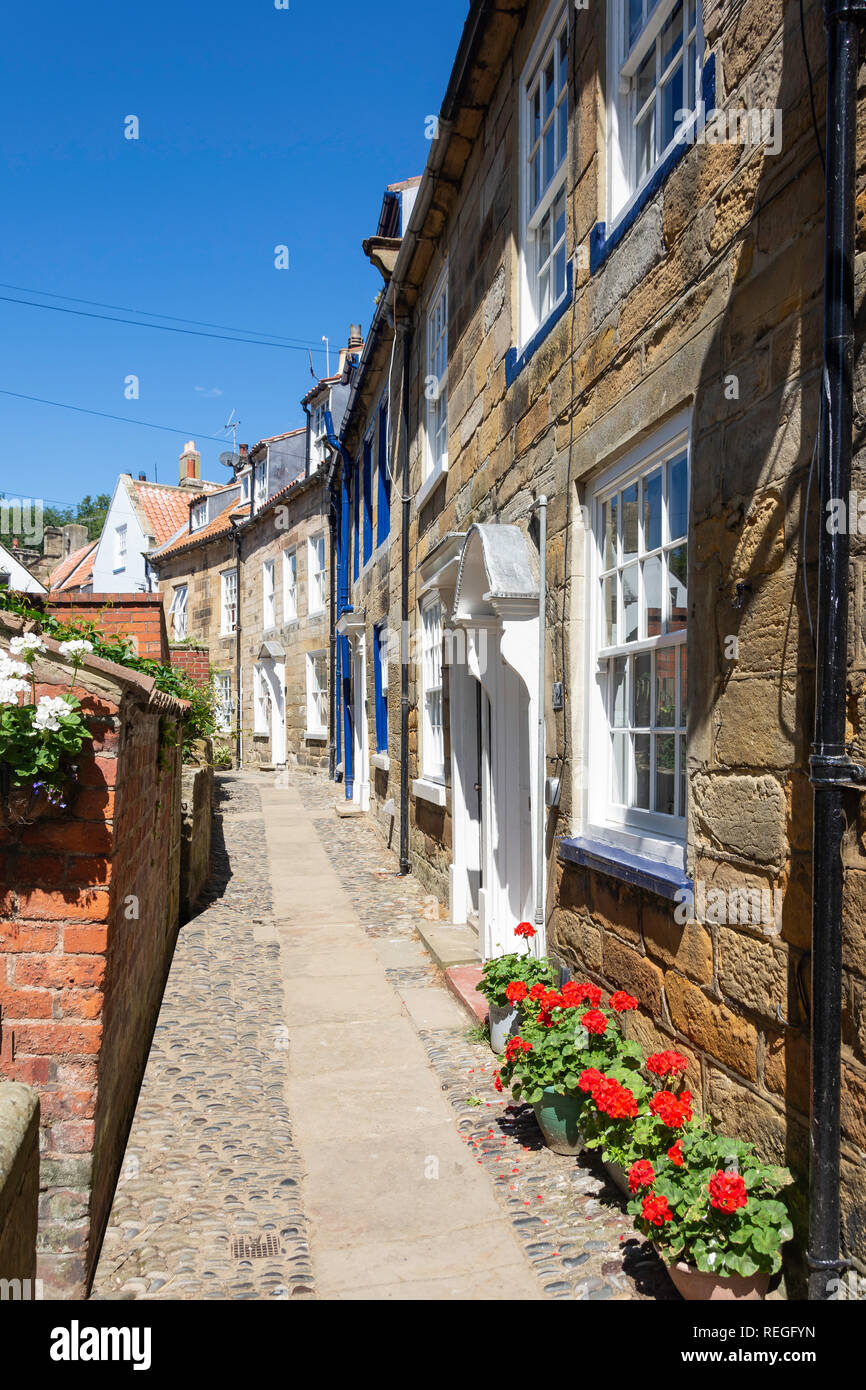 Gasse in Robin Hood's Bay, North Yorkshire, England, Vereinigtes Königreich Stockfoto