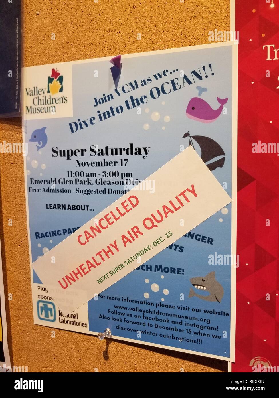 Plakat Fur Einer Veranstaltung Fur Kinder Mit Einem Aufkleber Lesen Abgebrochen Ungesunden Luftqualitat Fur Das Plakat