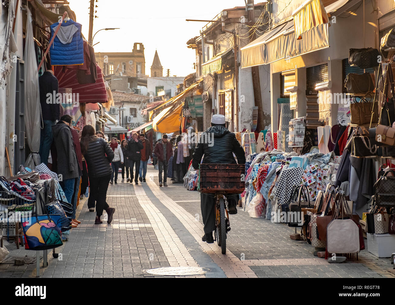 Open-air-Markt auf Arasta Straße im Norden von Nikosia (lefkosa), Türkische Republik Nordzypern. Stockfoto