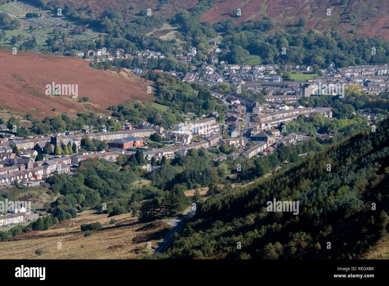 Kingsland y-Clawdd hinunter in Richtung Cwm Parc und Treorchy Rhondda Valley Mid Glamorgan Wales Stockfoto