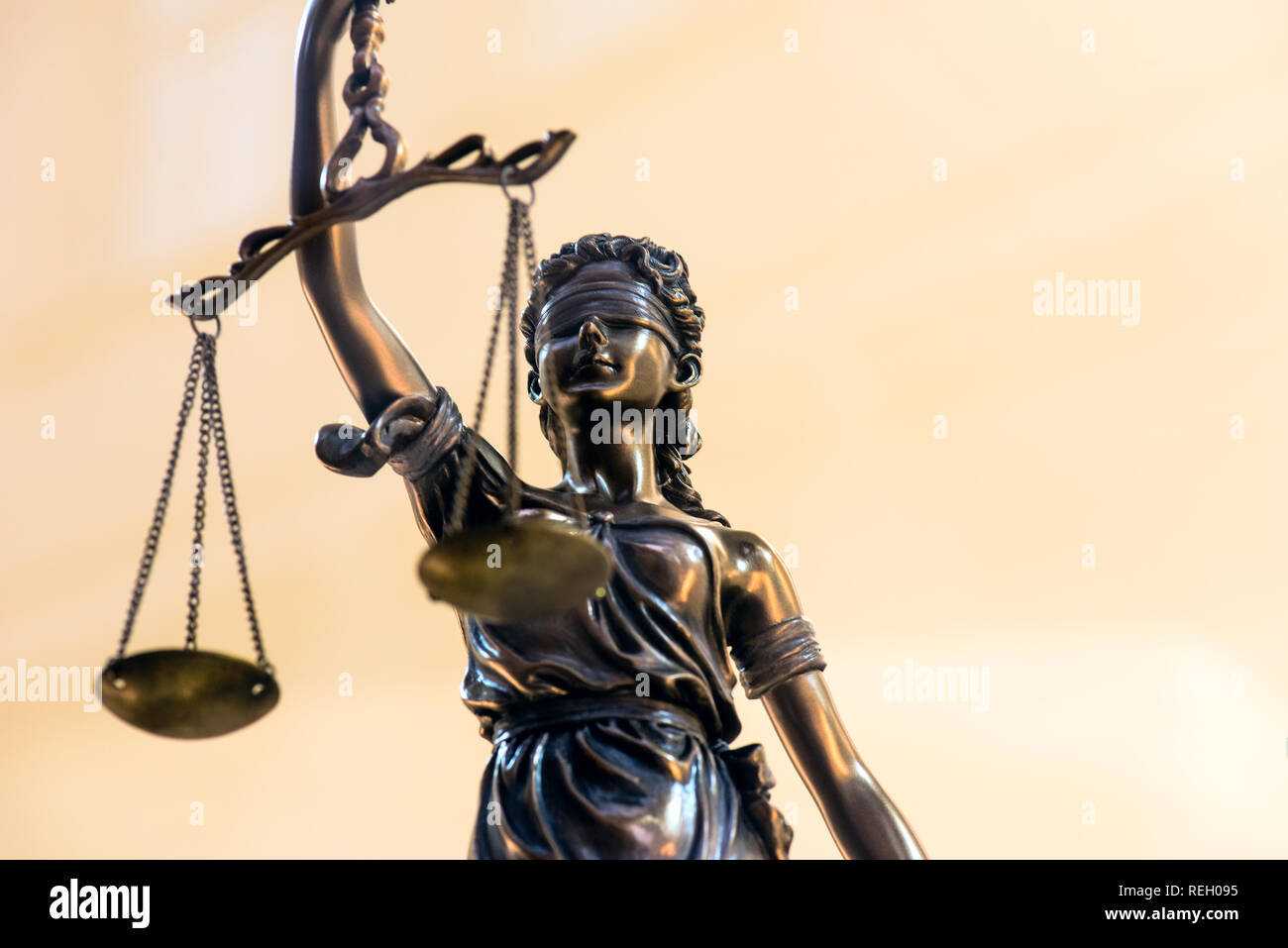 Themis Statue in Bronze - dame Justiz Stockfoto